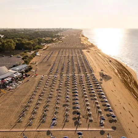 Recently Built Flat With Pool And Balcony Бібіоне