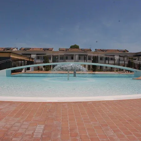 Apartmán Recently Built Flat With Pool And Balcony