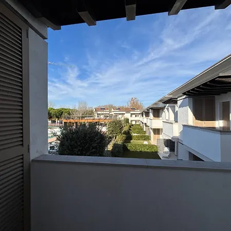 Recently Built Flat With Pool And Balcony Bibione