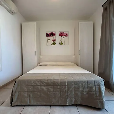 Apartament Recently Built Flat With Pool And Balcony