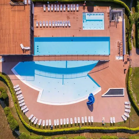 Recently Built Flat With Pool And Balcony Apartmán *