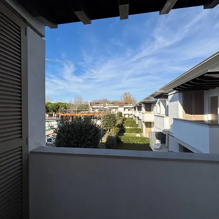 Recently Built Flat With Pool And Balcony Apartmán Bibione