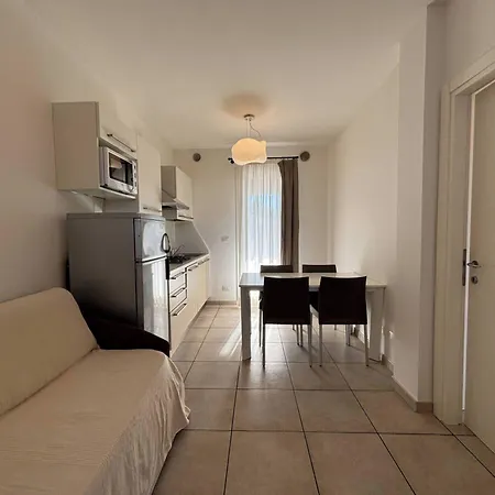 Apartmán Recently Built Flat With Pool And Balcony