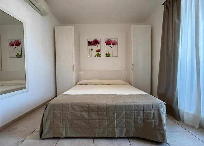 Recently Built Flat With Pool And Balcony 아파트