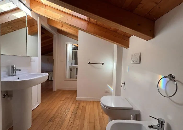 아파트 Recently Built Flat With Pool And Balcony