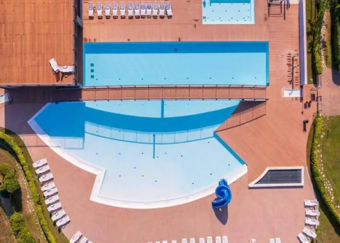 Recently Built Flat With Pool And Balcony 아파트 *