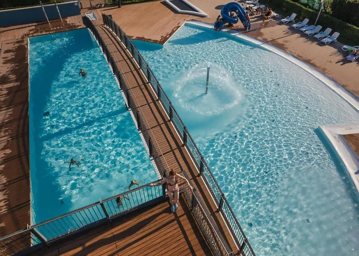 Recently Built Flat With Pool And Balcony 아파트 비비오네